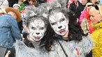 Jecken beim Düsseldorfer Rosenmontagsumzug.