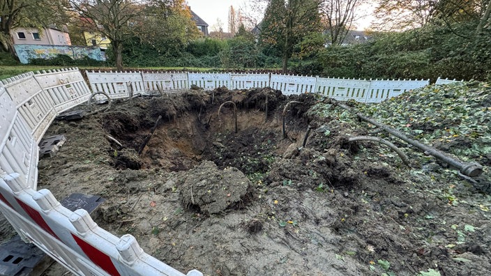 Eine Fliegerbombe in Bottrop musste gesprengt werden - dabei gingen Scheiben zu Bruch