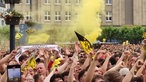 Beim Public Viewing auf dem Hansaplatz wird vereinzelt Pyrotechnik gezündet.