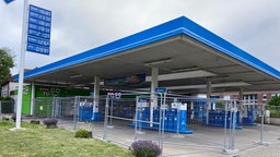 Abgesperrte Tankstelle in Essen-Rüttenscheid vor AfD-Parteitag (28.06.2024)