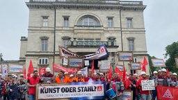 Stahlarbeiter protestieren vor Villa Hügel