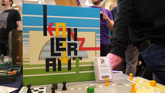 Das Bild zeigt das Gesellschaftsspiel "Kanzleramt" auf der Messe "Spiel" in Essen.