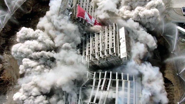 Luftaufnahme von der Hochhaus-Sprengung