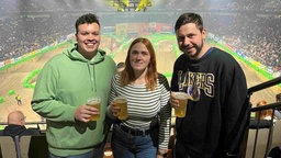 Justin Malene und Jan stehen vor der Supercross Arena in der Westfalenhalle