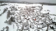 Blick über über den verschneiten Ort Siegen-Oberschelden