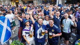 Schottische Fans auf dem Münchner Marienplatz