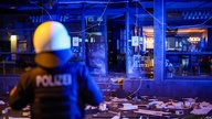 Der EIngangsbereich eines türkischen Restaurants im Stadtteil Marxloh ist nach einer Explosion zerstört