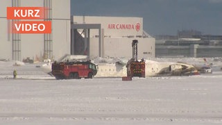 Flugzeug in Toronto liegt auf dem Rücken 