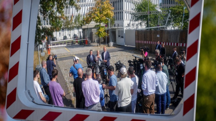 Treffen zur Migrationspolitik vor dem Bundesministerium 