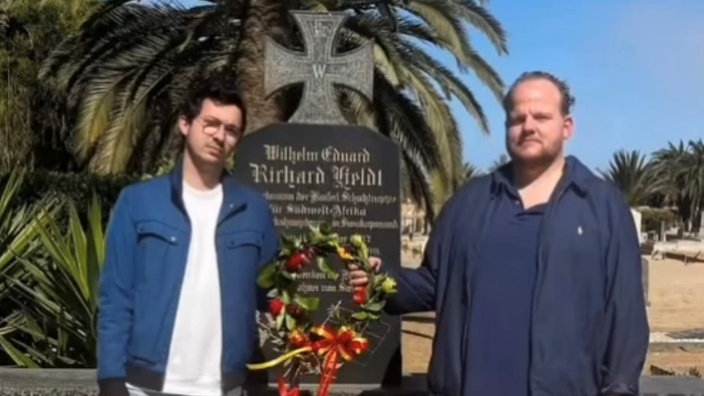 Sven Tritschler, Afd NRW, bei Kranzniederlegung in Namibia