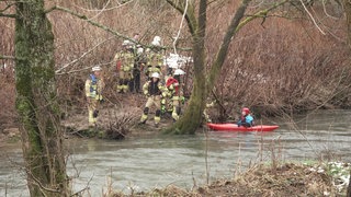 In Lohmar im Rhein-Sieg-Kreis wurde eine Wasserleiche aus der Sülz geborgen.