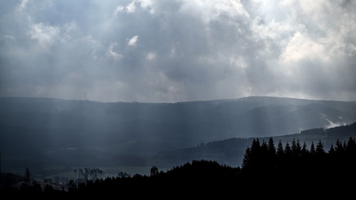 Wolken ziehen über die Landschaft