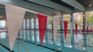 Ein Schwimmbecken ohne Schwimmer im neuen Südbad in Münster