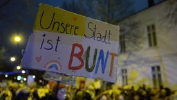 Ein Demoschild bei Demonstration in Bielefeld