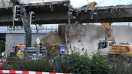 Bagger rücken einer großen Brücke an einem wichtigen Verkehrsknotenpunkt in Münsters Süden zu Leibe