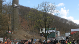 Seecontainer unter der Rahmedetalbrücke