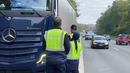 Durchfahrtkontrolle für Lkw an der A45