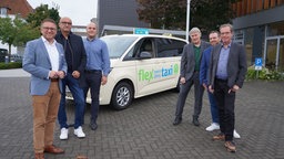 Vorstellung des Flex-Taxis durch Mitarbeiter der Kommune