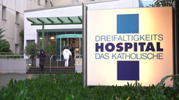 Schild des Dreivaltigkeits Hospitals 