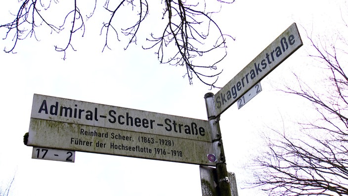 Alte Straßenschild mit Admiral Reinhard Scheer als Namenspatron