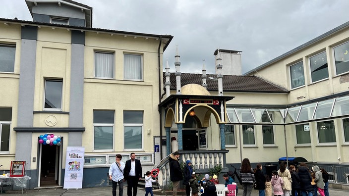 Die Merkez-Moschee in der Ernst-Rein-Straße in Bielefeld öffnet die Türen.