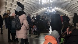 Menschen, die in der U-Bahn in Charkiw Schutz suchten.