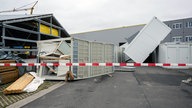 Aufräumarbeiten nach einem schweren Unwetter