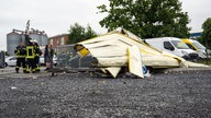 Aufräumarbeiten nach einem schweren Unwetter