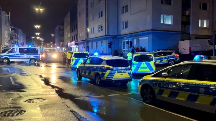 Polizeiaufgebot nach Massenschlägerei vor Wuppertaler Supermarkt