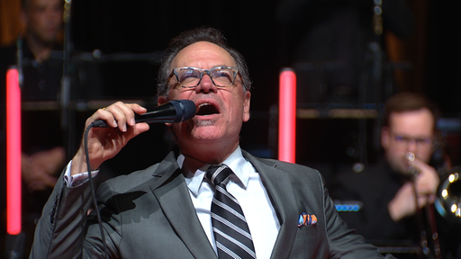 Kurt Elling performt mit der WDR Big Band