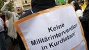 Demonstration gegen eine Militärintervention in Kurdistan