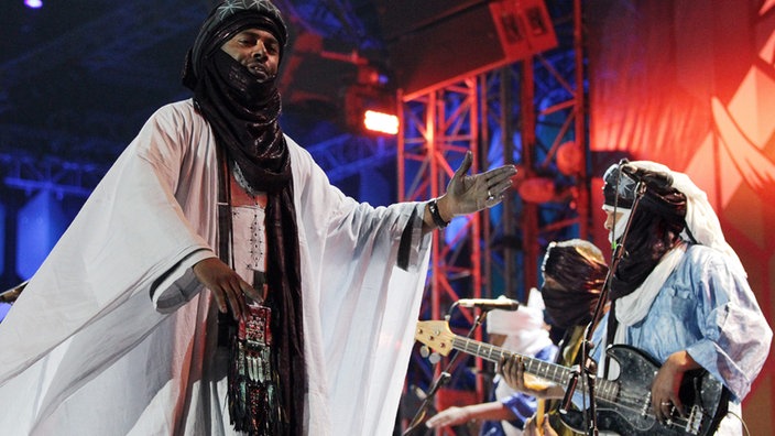 Tinariwen auf der Bühne