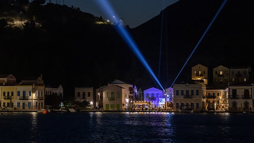 Kinoeleinwand vor Kulisse Insel Kastellorizo