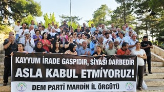 Protest gegen die Absetzung der Bürgermeister in Mardin, Esenyurt, Batman und Halfeti