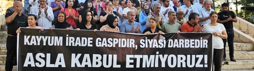 Protest gegen die Absetzung der Bürgermeister in Mardin, Esenyurt, Batman und Halfeti