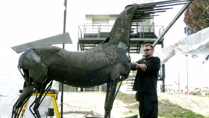 Nedim Hadžiahmetović, kipar i profesor na Akademiji umjetnosti u Kosovskoj Mitrovici 