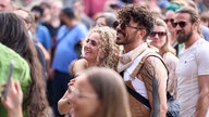 Impressionen des Festivals mit Besucher:innen und Artists