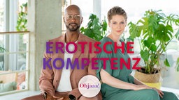 Die Podcast-Hosts Annabell Neuhof und Yared Dibaba; Schriftzug "Erotische Kompetenz"