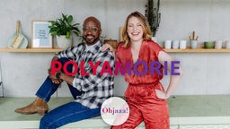 Die Podcast-Hosts Yared Dibaba und Annabell Neuhof; Schriftzug "Polyamorie"