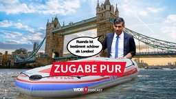 Satirische Fotomontage: Englands Premier Rishi Sunak schiebt vor der Tower Bridge ein Schlauchboot in die Themse