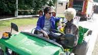 Jamie Cullum im Interview mit WDR 2 Reporterin Martina Buttler hinter der Bühne beim WDR 2 Sommer Open Air 2013 in Bocholt