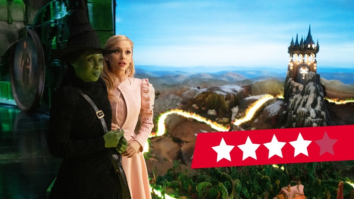 Szene aus dem Film "Wicked": Cynthia Erivo als Elphaba (r) und Ariana Grande als Galinda