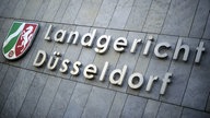 [ARCHIV] Das Wappen des Landes Nordrhein-Westfalen und der Schriftzug "Landgericht Düsseldorf", aufgenommen am 29.04.2013 am Land- und Amtsgericht Düsseldorf.