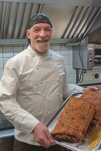 Martin Lütticke in der Restaurantküche