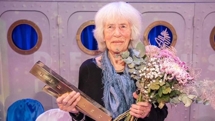 Porträt der Theaterdirektorin Nele Hertling mit dem Faust Theaterpreis