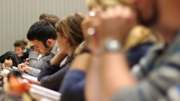 Studenten in einem Hörsaal