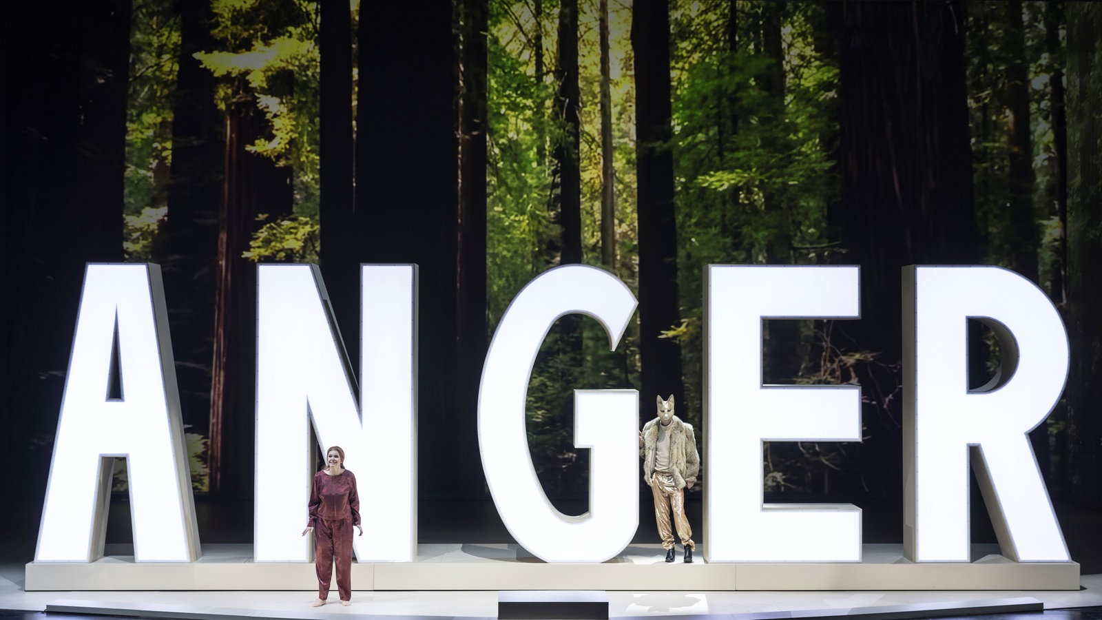 Betsy Horne (Claire Devon) und Ivan Estegneev (Coyote) in "The Listeners" von Missy Mazzoli in Essen.