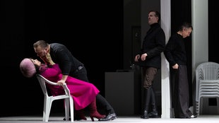 Bühnenszene aus der Oper "Lady Macbeth von Mzensk", aufgeführt an der Deutschen Oper am Rhein in Düsseldorf.