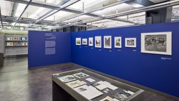 Blick in die Ausstellung "Bilder im Auftrag. Fotografien von Ruth Hallensleben 1931-1973" im Ruhr Museum.