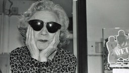 Schwarz-weiß Poträtaufnahme von Doris Wishman alias Louis Silverman.